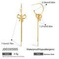 Elegante goldene Edelstahl-Schleifenohrringe mit langen Schlangenkettchen und Maßangaben - Schleife Quasten Stil (JDE0305005)