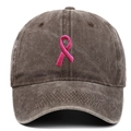 Détail de la broderie ruban rose sur casquette en coton délavé au style vintage - Réglable / Café