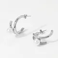 Pendientes de doble aro en acero plateado con variante de perla de concha blanca - Plata (PDE2128)