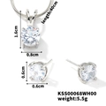Vue détaillée de l'ensemble collier et boucles d'oreilles luxe avec les dimensions précises - Blanc