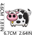 Dettaglio di toppa ricamata a mucca con trama precisa dei punti e misure 6,7x4,6 cm - Mucca Felice con Collare (N. 22)