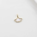 Macro detail of 18k gold ginkgo leaf pendant with mother-of-pearl and pavé zircon stones - Zircon Ginkgo Leaf 16mm
