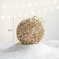 Boule de Noël dorée de 8cm ornée de paillettes sur un fond enneigé scintillant - Boule Rose Champagne 6 pièces