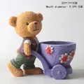 Vaso per piante grasse a forma di orso bruno in resina con carrello viola - Orso Viola con Carriola