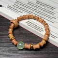 Bracelet en bois de santal en forme de bambou avec perle de jade verte et or - Santal Xinshan 8x10mm Forme de Bambou avec Perle Lumineuse
