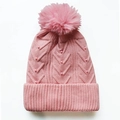 Roze gebreide wintermuts voor dames met een grote pompon en elegante parelaccenten - Verstelbaar / Roze