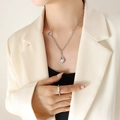 Collier cœur élégant avec fermoir à bascule et bague double perle sur mannequin - 45cm / Argenté