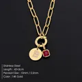 Gouden titanium stalen schakelketting met strass letter B en rode edelsteen hanger - Letter B / Goud