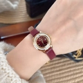 Reloj clásico para mujer con correa de cuero burdeos y caja dorada en la muñeca - Estilo de Anillo de Cerámica