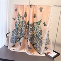 Detail van zijdeachtige sjaal met bloemenvlinderprint in zachte roze-oranje tint - 180*80cm / Licht Khaki (XD30-2)