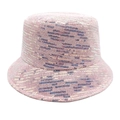 Vue détaillée des paillettes roses et argentées sur un chapeau bob réversible élégant - Rose Clair