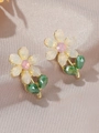 Französische Blumen-Ohrstecker in Gold mit weißen Blüten und rosa Kristall-Detail - Cremeweiß WG0-0613