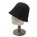 Detalle de gorro de punto de chenilla negro mostrando la textura gruesa y suave - Negro / M (56-58cm)