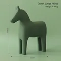 Adorno de caballo nórdico verde oscuro mate en resina, altura de 23 cm y largo 22 cm - Caballo Grande / Verde