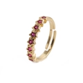 Anillo abierto dorado con una fila de circonitas rojas en forma de estrella sobre blanco - Abierto Ajustable / Anillo Abierto de Gema de Estrella (CR00154)