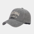 Détail de casquette vintage en coton délavé gris avec broderie 3D rétro California - Réglable / Gris