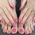 Elegantes altrosa Kunstnägel-Set für Hände und Füße mit Roségold-Glitzer-Akzenten - Rosa Glitzer Stil (JP0471-07)