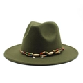 Détail d'un chapeau en laine avec ruban tressé marron et perles colorées ethniques - Vert Armée