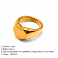 Anillo minimalista en forma de corazón de acero inoxidable con baño de oro de 18k pulido - US 5 / Estilo de Sello de Corazón Grande (TR18909) / Dorado