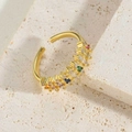 Anillo ajustable chapado en oro con vibrantes piedras de circón multicolor y perla - Anillo de Zirconia Blanca