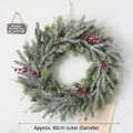 Couronne de Noël nordique avec aiguilles de pin, baies rouges et flocage blanc, 40cm diamètre - Couronne de cerises grande (diamètre extérieur environ 40 cm)