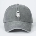 Gorra de béisbol de mezclilla gris oscuro lavado con bordado de fantasma blanco minimalista - Gris