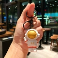 Simpatico portachiavi astronauta in resina bianca con visiera dorata e clip nera per borse - Pezzo Singolo / Oro