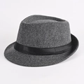 Chapeau Fedora classique en laine grise avec ruban de satin noir, vue de profil élégante - Laine Premium Gris