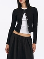 Completo da donna 2 pezzi con cardigan nero avvitato e gonna a pieghe su sfondo bianco - XS / Top Nero