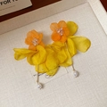 Boucles d'oreilles fleurs en résine jaune et orange avec perles et finition dorée - Aiguille Argentée N° 57 - Jaune