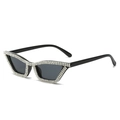 Klassische schwarze Cat-Eye Sonnenbrille mit handbesetzten Strasssteinen und UV400 - Schwarzer Rahmen / Weißer Strass