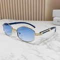Retro Punk Sonnenbrille mit blauem Verlauf und goldenen Metallbügeln in Holzmaserung-Optik - Goldener Rahmen Farbverlauf Blaue Linsen