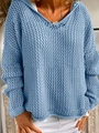Hellblauer Häkel-Strickpullover mit Kapuze im lockeren Schnitt für Sonnenschutz und Lagenlook - Blau