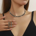 Parure de bijoux avec collier et boucles d'oreilles en argent et pierres vertes pour mariage - Style Vert (DTN14027238S-EM)