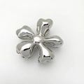 Polierte silberne Blumen-Haarklammer mit glänzenden Details und metallischem Spiegelglanz - Kleines Silber