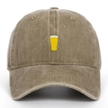 Détail de la broderie chope de bière sur casquette en coton lavé marron vintage - Kaki