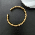 Bracciale rigido aperto in acciaio al titanio dorato con trama intrecciata e punte - Oro