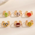Σετ 6 χρυσά ear cuffs με πολύχρωμες σμάλτινες μπάλες αθλημάτων όπως ποδόσφαιρο και μπάσκετ - Σετ 6 τεμαχίων σκουλαρίκια κλιπ αθλητικές μπάλες