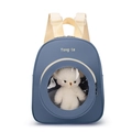 Mochila azul para niños con un lindo oso de peluche blanco en la ventana frontal - Azul