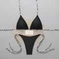Detail van zwarte bikini met luipaardprint bandjes op een decoratieve gouden mat - S / Zwart