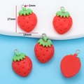 Ciondoli a fragola in resina rossa con foglie verdi e misure indicate di 27x18mm - Stile C/2.15g