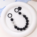Catena di perle acriliche con perle nere e argento e un ciondolo a cuore - Catena da Mano Nera e Argento (K843)