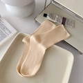 Beigefarbene Rippstrick-Socken für Damen, weiche Baumwollstruktur auf Tablett - Einheitsgröße / Beige