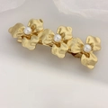 Elegant champagne gold hair clip with three brushed metal flowers and white pearls - Flower Gold
