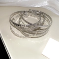 Dettaglio ravvicinato di bracciali rigidi argentati con motivi a stella, cuore e trame - Bracciale Rigido - Argento (Set da 6 pezzi)