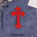 Roter gotischer Kreuz-Stickereiflicken aus Filz für Kleidung und Hüte, 10,3 cm x 7 cm - Heißschmelzkleber / Rot