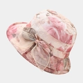 Dettaglio del cappello da sole rosa a fiori con ricamo in organza e nastro elegante - Taglia unica / Cachi