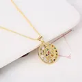 Collana placcata oro 18K con ciondolo mandala celeste in zirconi colorati su piatto - Stile Bussola Solare