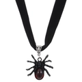 Gothik-Halsband aus schwarzem Samt mit Spinnenanhänger und tiefrotem Edelstein - Glänzender Schwarzer Spinnenstil (1979)