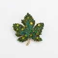 Exquisite maple leaf brooch with green and yellow rhinestones in a gold alloy setting - Green (More Rhinestones)